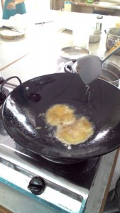 Frying the cucur